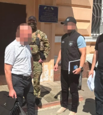 Взятку нашли в служебном кабинете: председателя районного суда на Харьковщине подозревают в коррупции. ВИДЕО