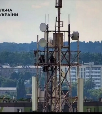 Небезпечні «забавки»: в Ірпені двох школярів заскочили на телекомунікаційній вежі