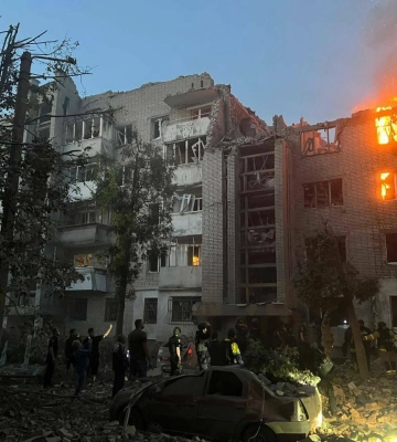 Наслідки ракетного обстрілу Львова: горять дві багатоповерхівки, пʼятеро людей постраждало, - ФОТО