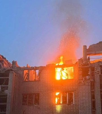 Вибухи у Львові: після ракетної атаки палають багатоповерхівки, є поранені