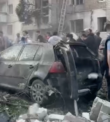 У Львові під завалами будинку залишаються люди