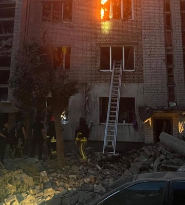 Во Львове разбирают завалы после российского удара: 15 пострадавших