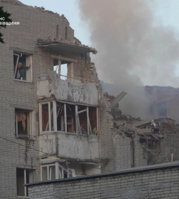 Наслідки ракетного обстрілу Львова: горять дві багатоповерхівки, пʼятеро людей постраждало, - ФОТО