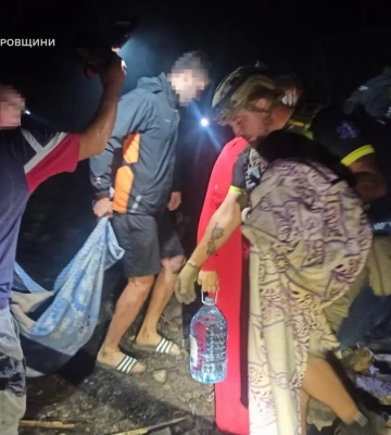 В Днепропетровской области, где погибла целая семья после атаки РФ, спасены двое детей из-под завалов