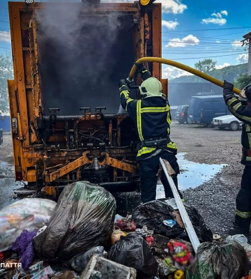 У Іршаві вогнеборці ліквідували пожежу у сміттєвозі