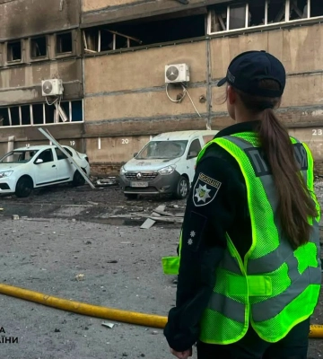 Один загиблий та двоє поранених - поліція Києва документує наслідки ракетного удару по столиці