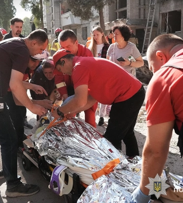Львівська поліція: зросла кількість поранених внаслідок нічного ракетного удару по обласному центру. ФОТО