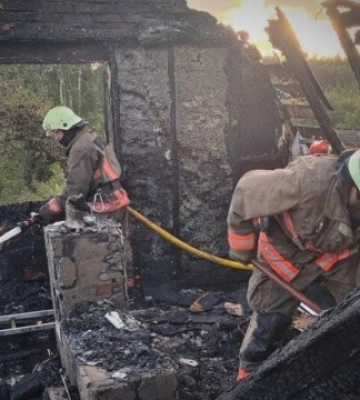 Обстріли Чернігівщини: за добу постраждали 11 людей, пошкоджені адмінбудівля, пʼятиповерхівка і магазин