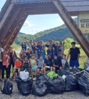 20 мішків сміття за кілька годин: юні спортсмени з Берегова провели екоакцію у Колочаві