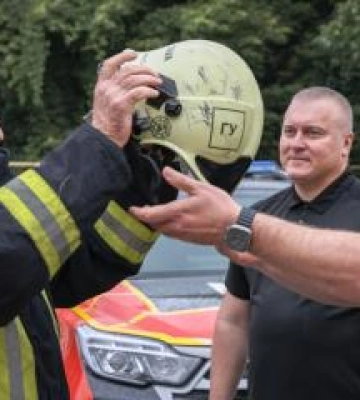 Сотні пожеж та десятки врятованих: нагородили медаллю полтавського рятувальника