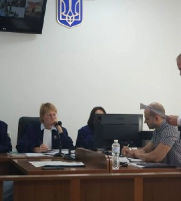Обдурив матір загиблого Героя на 6,6 млн грн: прокуратура Закарпаття вимагає суворішого покарання для шахрая