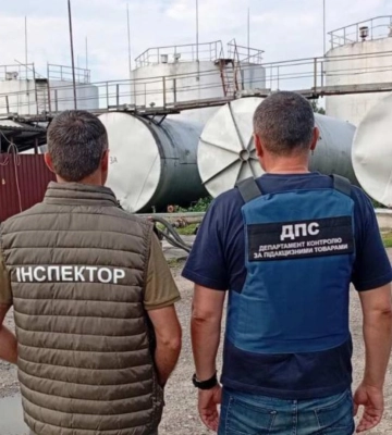 На Дніпропетровщині продавали саморобне пальне: БЕБ “прикрило” виробництво