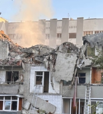 Садовий: у Львові на місці удару РФ продовжується рятувальна операція, двоє людей вважаються зниклими