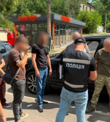 Вимагав 500 літрів дизпалива за зняття з розшуку - на Одещині затримали працівника ТЦК