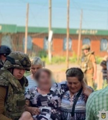 Под угрозой ударов FPV-дронов из Харьковской области эвакуировали 27 человек, среди них раненый и маломобильные. ВИДЕО+ФОТО