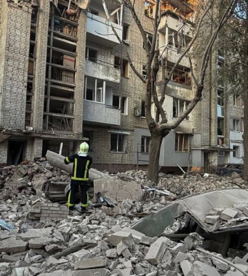 Тело мужчины нашли под завалами львовского пятиэтажного дома после ракетного удара