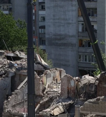 У Львові під завалами зруйнованої російським ударом п’ятиповерхівки знайшли тіло чоловіка