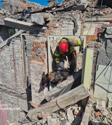 Під завалами п&amp;apos;ятиповерхівки у Львові можуть перебувати люди - ДСНС