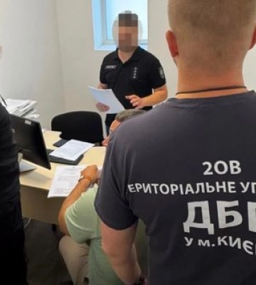 Перші результати операції "Чесний призов": у ТЦК в Києві за $2,5 тис. незаконно видаляли дані з реєстру "Оберіг", - ДБР. ФОТО