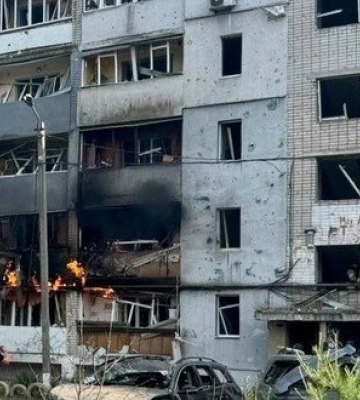 Рашисти вдарили КАБом по Павлограду: горять квартири, загинула людина