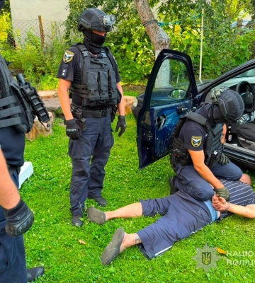 Спецоперація на Волині: поліцейські перекрили наркотрафік до виправної колонії. ФОТО