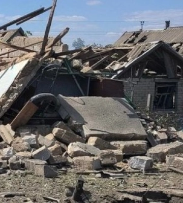 Ворог вдарив КАБами по громаді на Миколаївщині: пошкоджено будинки та адмінбудівлю. ФОТОрепортаж