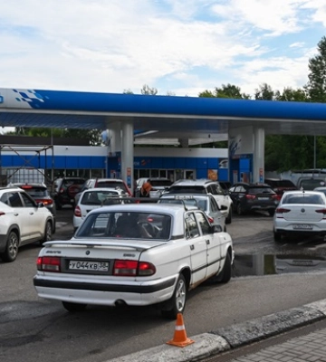 Топливный кризис в РФ усугубляется: Москва продлила ограничения