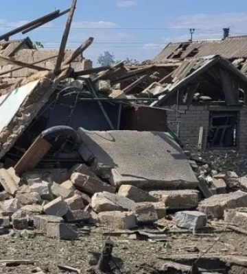 Враг нанес удар КАБами по населенному пункту в Николаевской области: повреждены дома и административное здание. ФОТОРЕПОРТАЖ