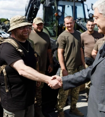 Шесть подразделений получат экскаваторы от Фонда Порошенко
