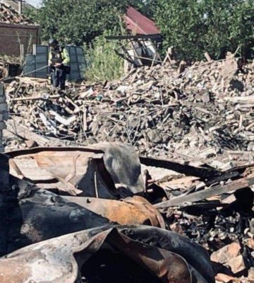"Спасли подушки": в результате удара РФ в Радушном пострадала еще одна семья — братьев вытащили из-под завалов