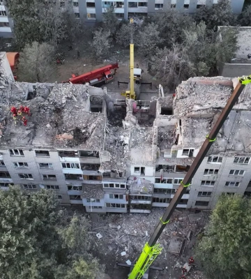Во Львове под завалами могут находиться еще два человека после вражеской атаки