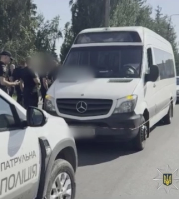 У Кременчуці затримали чоловіка, підозрюваного у пораненнях ножем двох пасажирів маршрутки