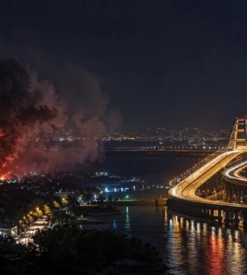 Вибухи у Севастополі двічі зупиняли рух Керченським мостом