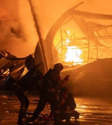 Россия вновь нанесла удар по спасателям во время ликвидации последствий атаки в Сумах