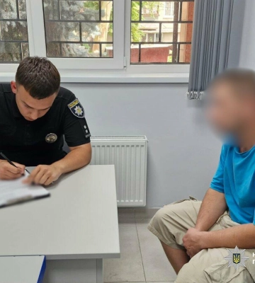 В Одесі чоловік забив кота об стіну багатоповерхівки: поліція відкрила кримінальне провадження