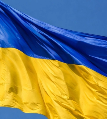 Найбільший прапор міста знову здійняли в Кропивницькому 