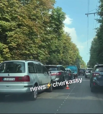 «Фольксваген» в’їхав у «Лінкольн», а той в інший автомобіль у Черкасах