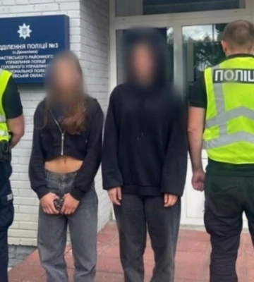 На Київщині підлітки танцювали під музику РФ на Алеї Слави: батькам загрожує штраф