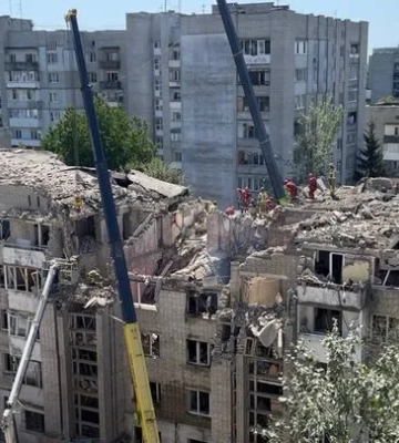 У Львові триває ліквідація наслідків ворожої атаки (ФОТО)