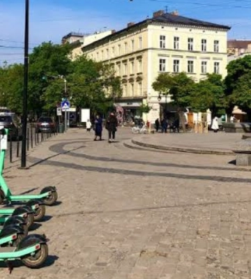 У Львові затвердили офіційні місця для паркування електросамокатів