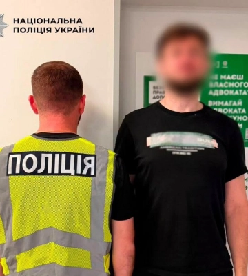 Ударил ножом соседа по гостинице из-за ошибки дочери — в Киеве задержали мужчину