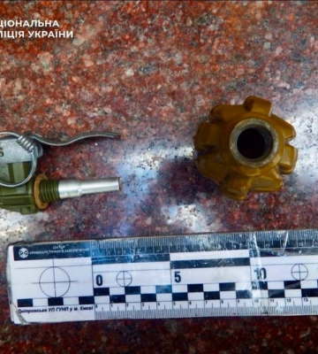 Затримано зловмисника, який залишив гранати біля ресторану у Дніпровському районі столиці