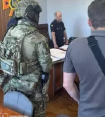 Експосадовця ДСНС Вінниччини обвинувачують в експлуатації підлеглих та незаконному збагаченні