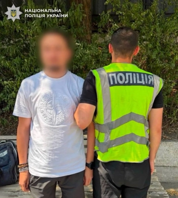 В Киеве задержали злоумышленника, который оставил боеприпасы возле ресторана в Днепровском районе