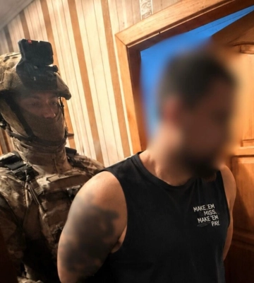 У Києві шахрай виманив у волонтера майже 900 тисяч гривень: йому повідомили про підозру