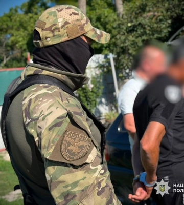 Затримано двох зловмисників, які скоїли розбійний напад на одеське подружжя, видаючи себе за силовиків
