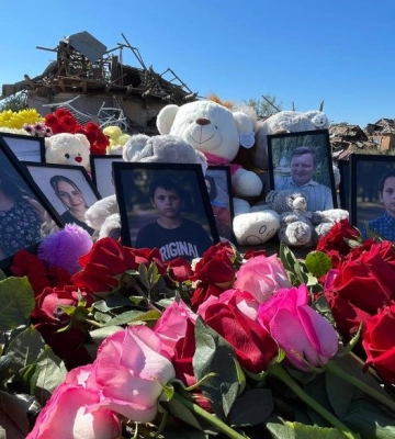 "Кажется, что это какой-то сон": старший сын погибшей под Кривым Рогом семьи рассказал о родных (видео)