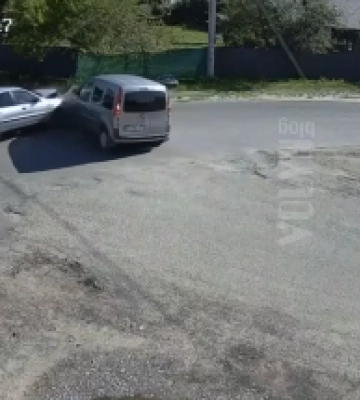 На Волині зіткнулися дві автівки. Момент ДТП потрапив на відео