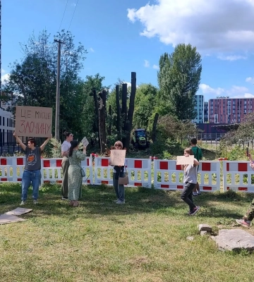 На Теремках спалахнули протести проти вирубки дерев заради нової тепломережі