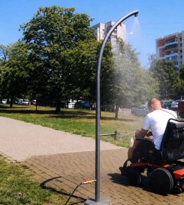 Як у різних районах Львова рятують від аномальної спеки